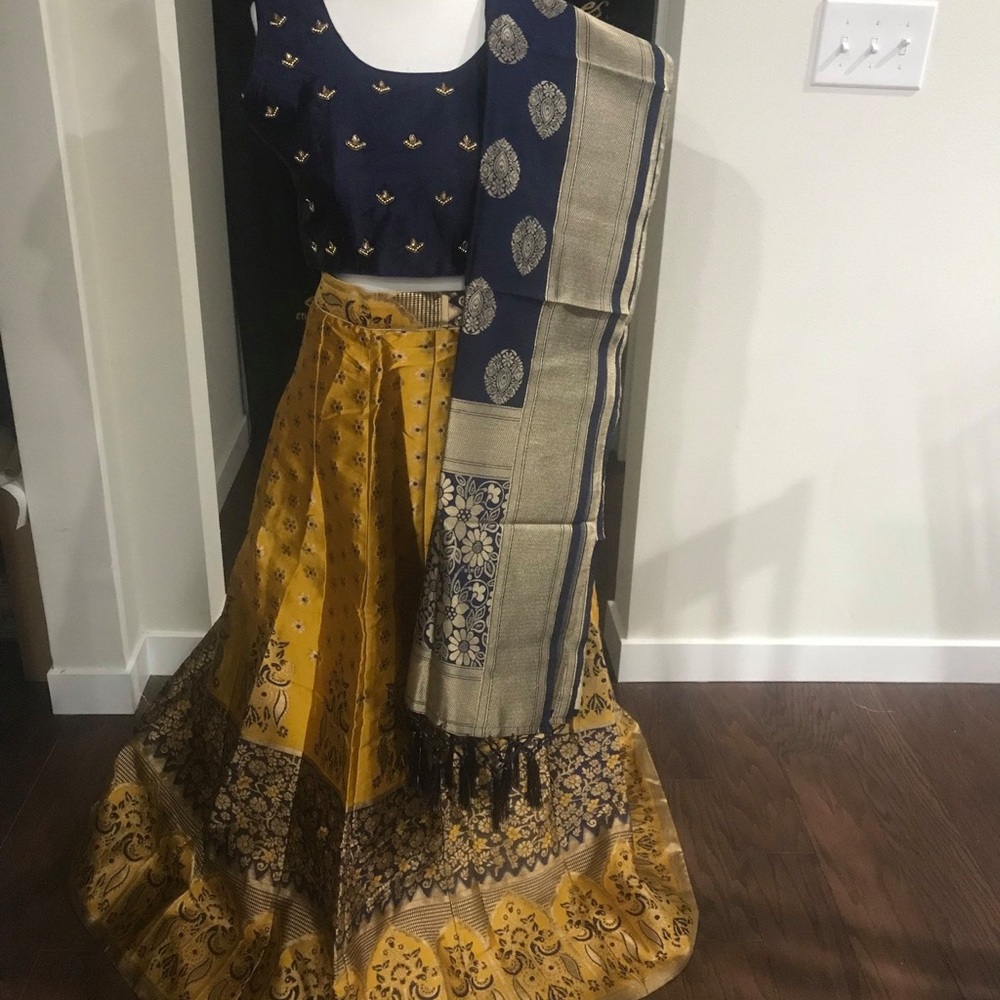 Benarasi lehenga, blouse and Dupatta